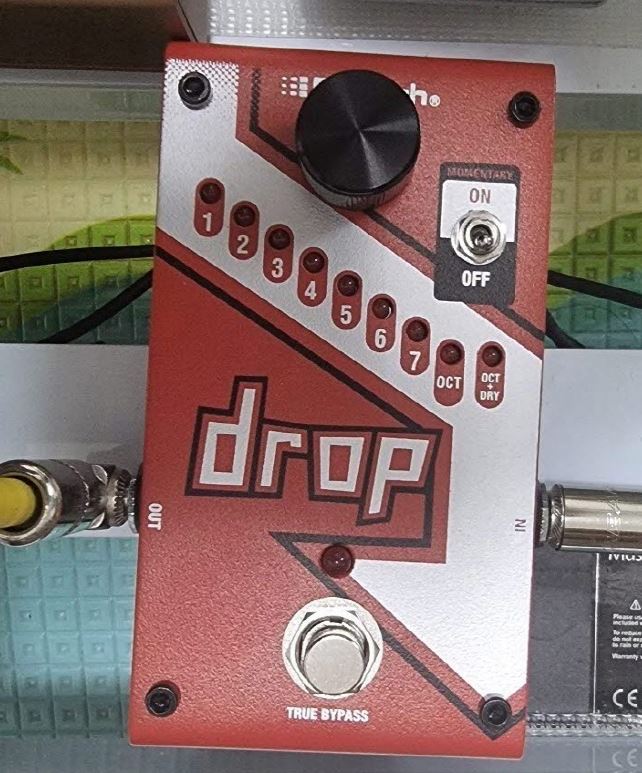 디지텍 드롭 튜너 이펙터이다.
원하는 음만큼 쉽게 다운 튜닝을 해준다.